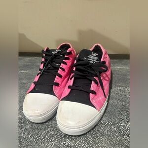 SUPREME OF DE WALL BUFFALO GALS Pink and Black Casual Sneakers